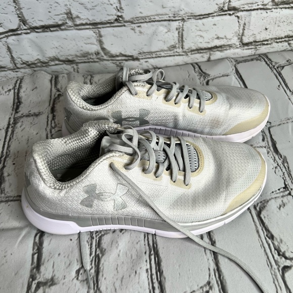 Under Armour Shoes - Picture 4 of 9